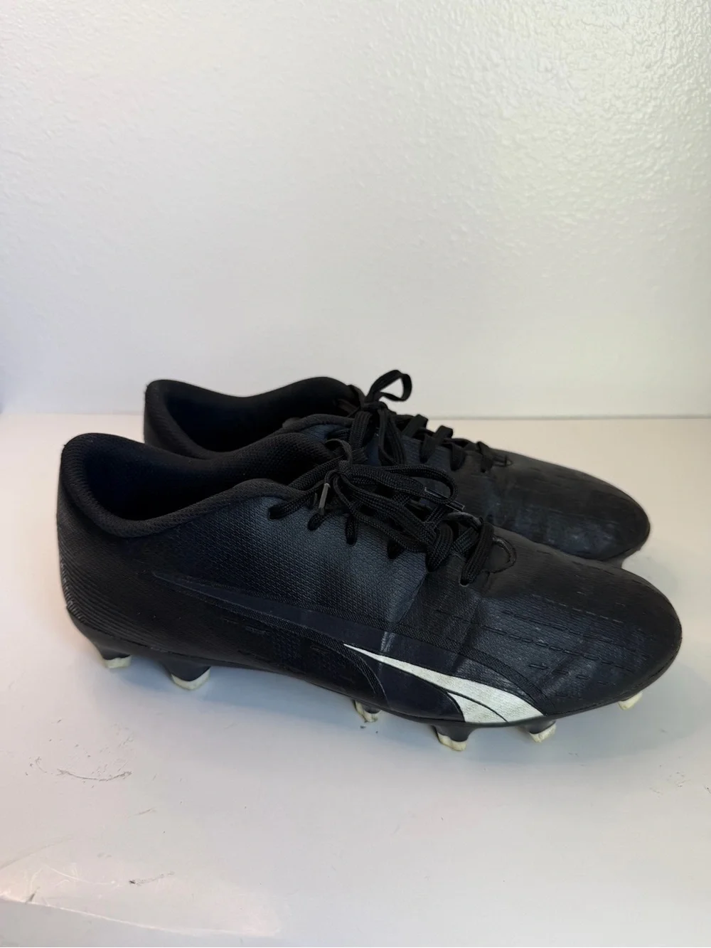 Puma Men’s Black Leather Cleats Size 9